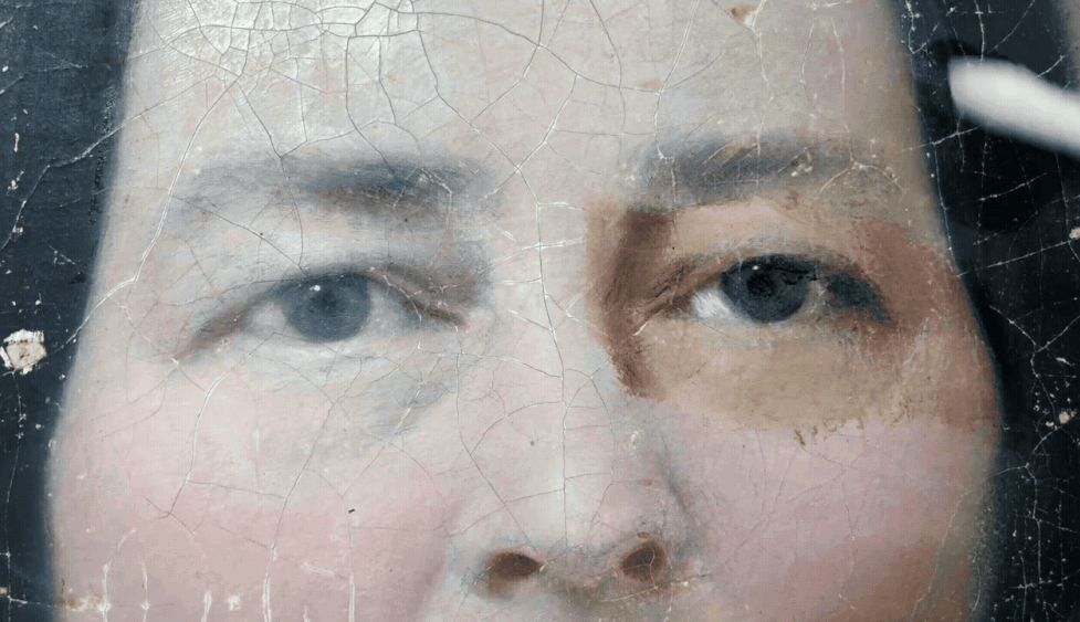 Ontspannende beelden van de restauratie van een portret