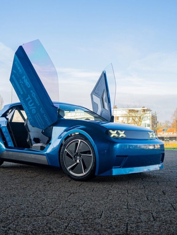 Eindhoven doet het weer: een elektrische auto die je volledig zelf kunt repareren