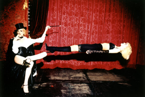 Ellen von Unwerth - Cmon Fly, New York 1997