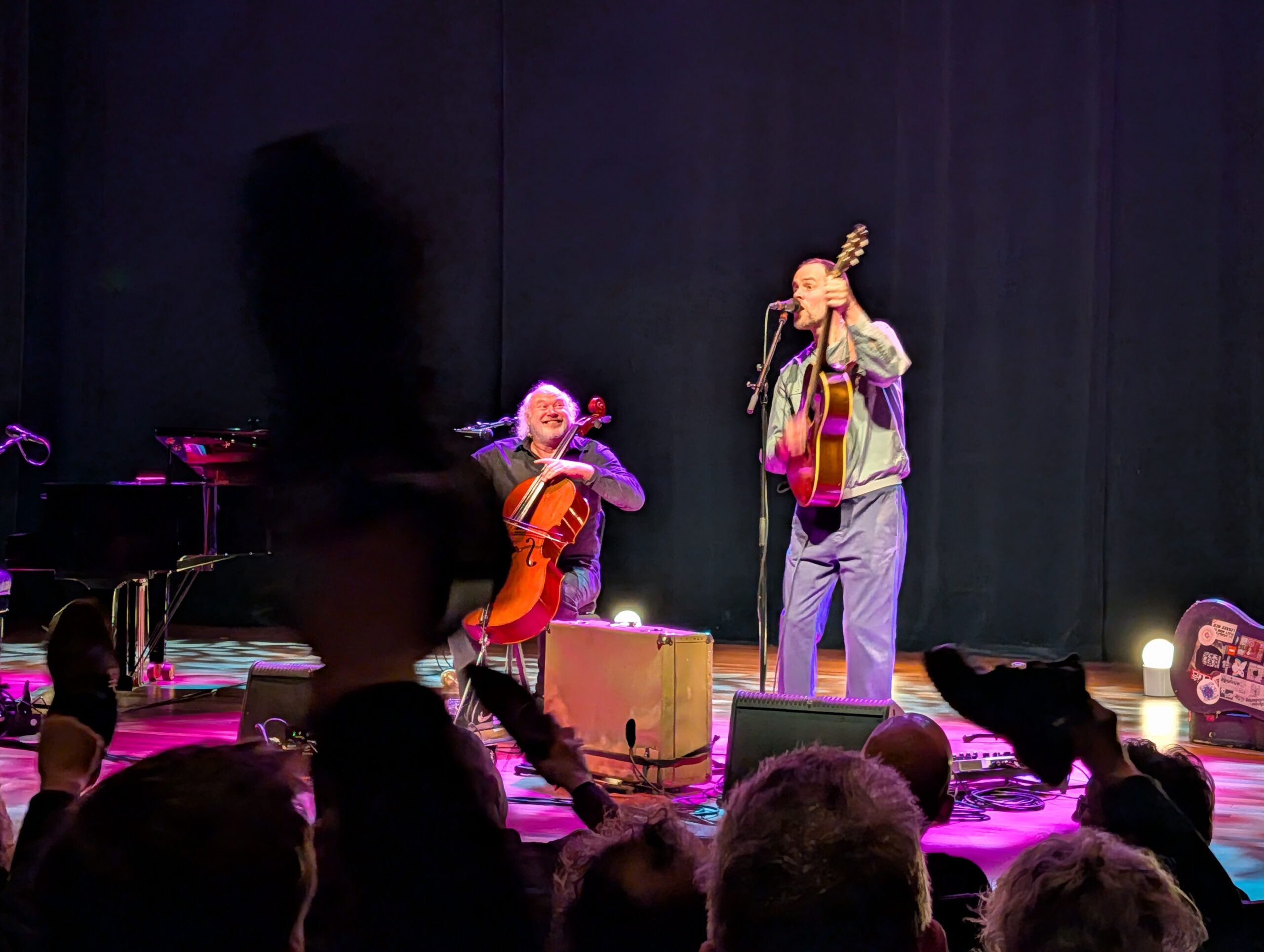 Recensie: Het Zesde Metaal in het theater - Even tussen ons 41 Het Zesde Metaal - Even tussen ons