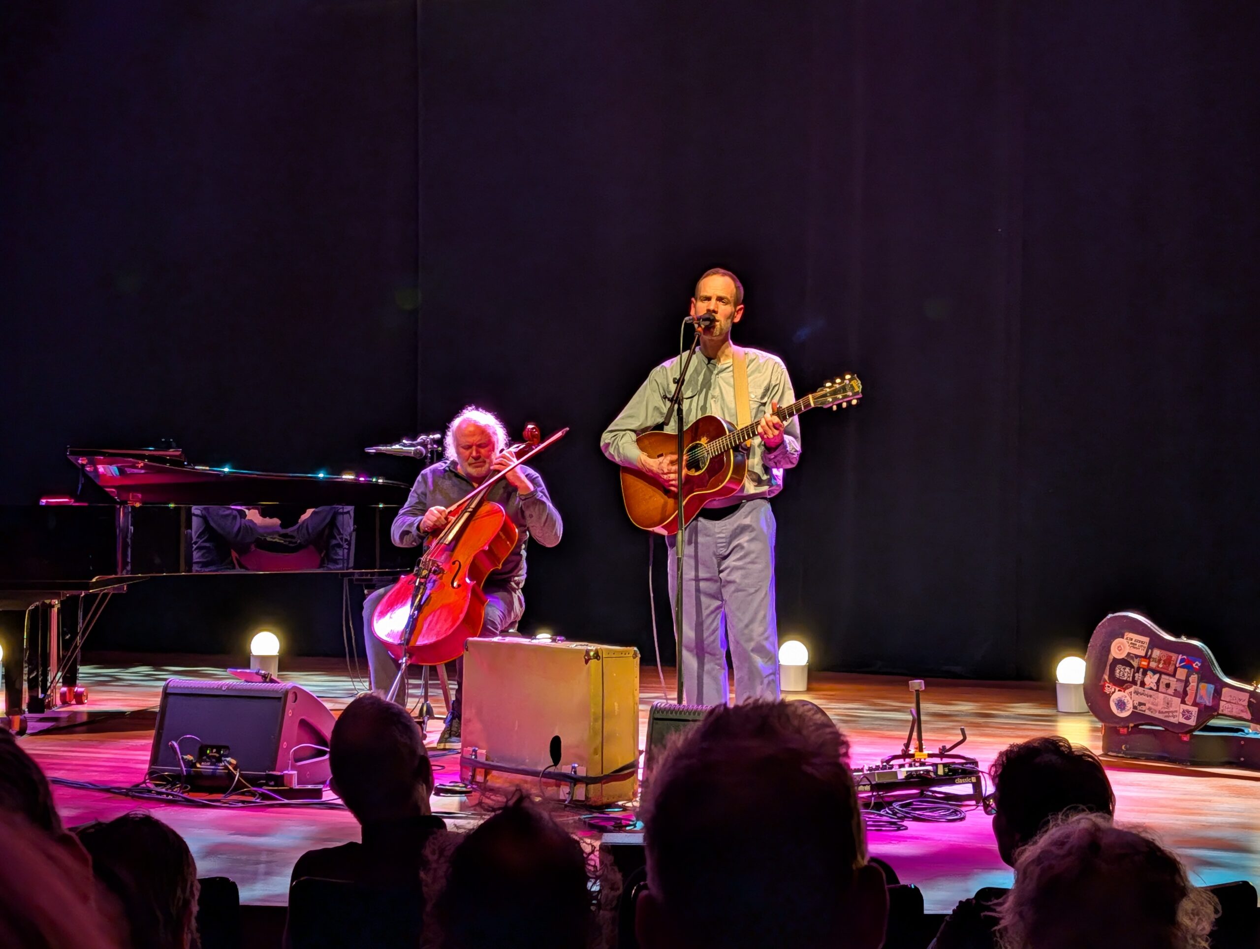 Recensie: Het Zesde Metaal in het theater - Even tussen ons 40 Het Zesde Metaal - Even tussen ons