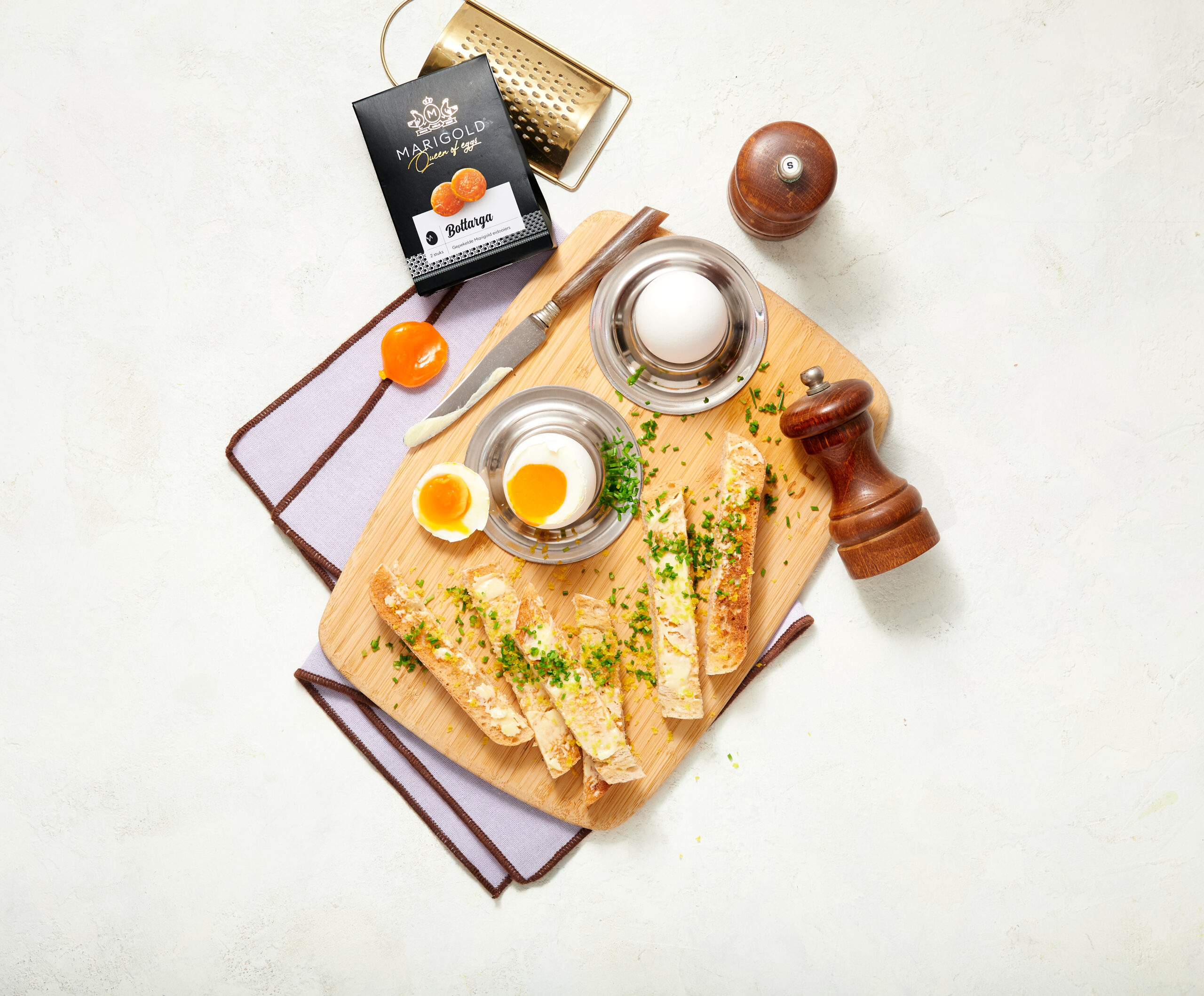 Klassiek eitje met soldaatjes, roomboter & bottarga