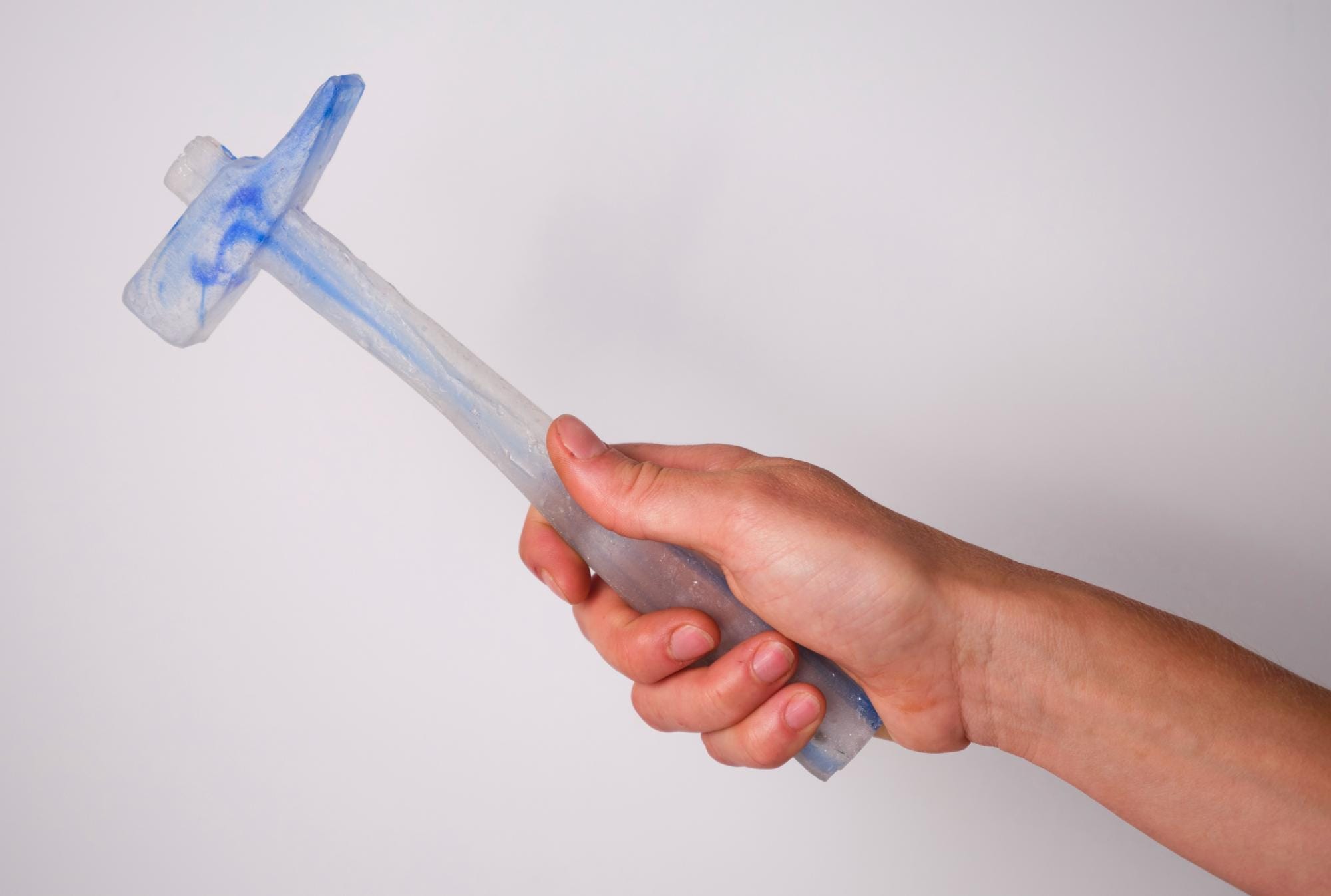 Pia Hinz maakt gereedschap van glas-in-lood