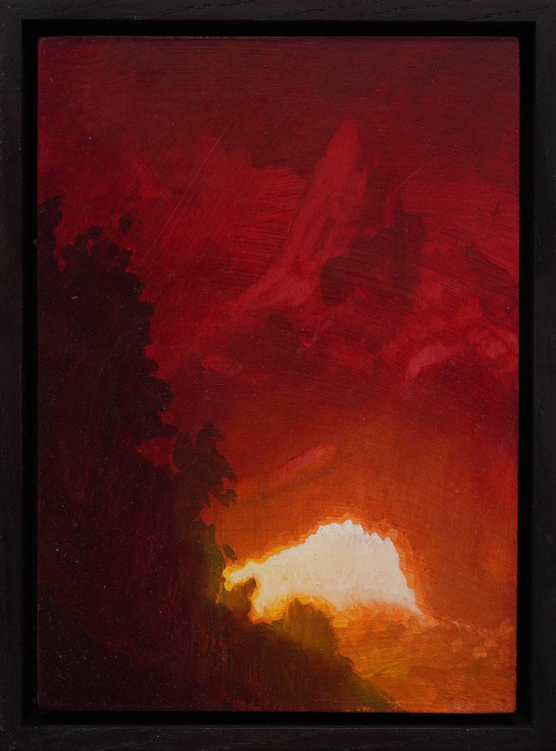Surrealistische landschapskunst van Andrew McIntosh in felle rode tinten met mysterieuze lichtgevende elementen