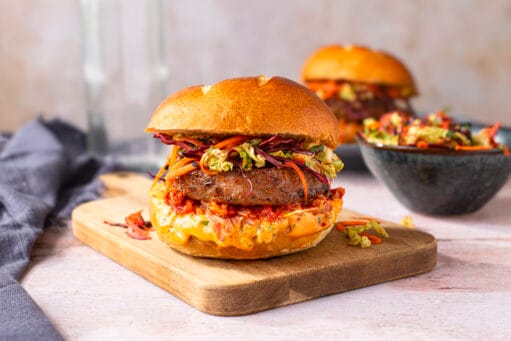 Een heerlijk broodje met de Beyond Burger Korean BBQ