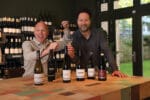 Oprichters Gijs en Freek proosten op 20 jaar Grapedistrict