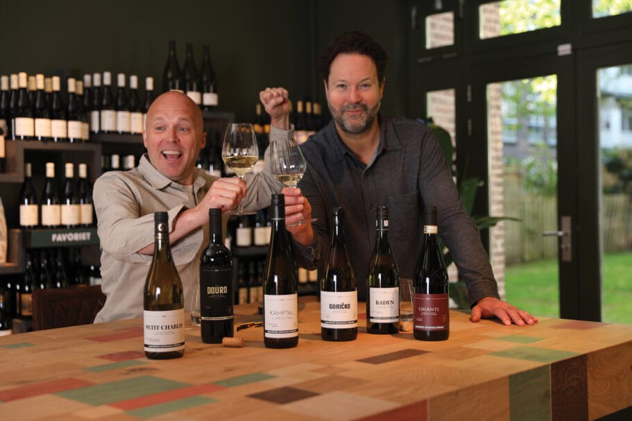 Oprichters Gijs en Freek proosten op 20 jaar Grapedistrict