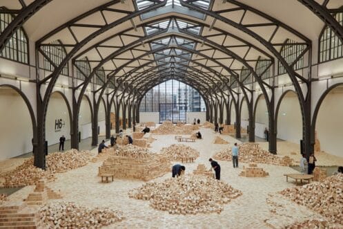 Lina Lapelytė. We Make Years Out of Hours, tentoonstellingszicht Hamburger Bahnhof – Nationalgalerie der Gegenwart, Berlijn, 2026 © Lina Lapelytė. VG Bild-Kunst, Bonn 2026. Foto: Staatliche Museen zu Berlin, Nationalgalerie / Laura Fiorio