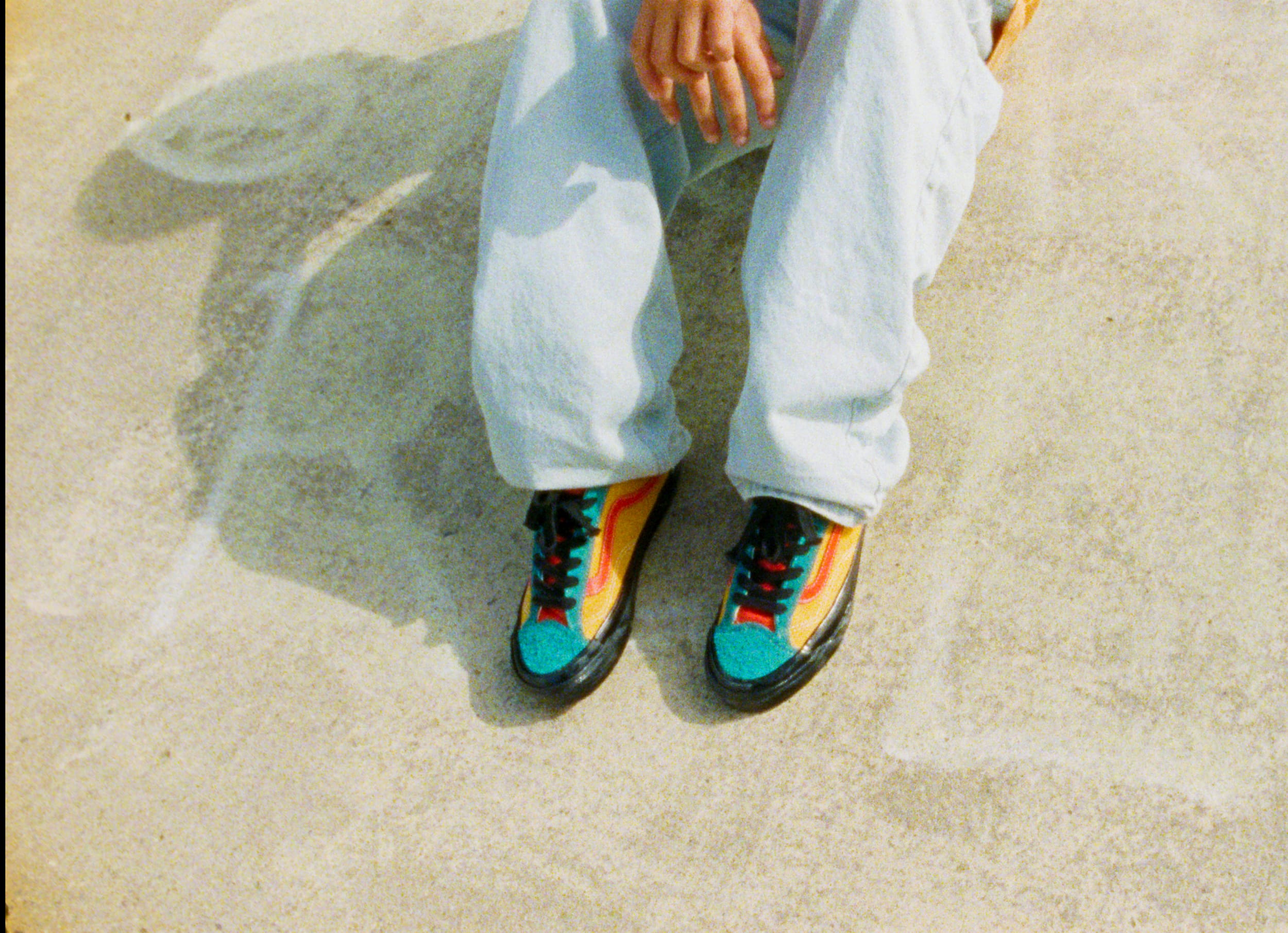 Deze sneakers zijn een mooie samenwerking tussen Vans OTW en Julian Klincewicz