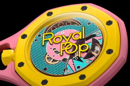 De transparante achterzijde van het Royal Pop horloge toont het automatische Swatch SISTEM51 uurwerk.