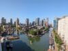 Luchtfoto van de Wijnhaven in Rotterdam met moderne wolkenkrabbers, wooncomplexen en diverse schepen in het water