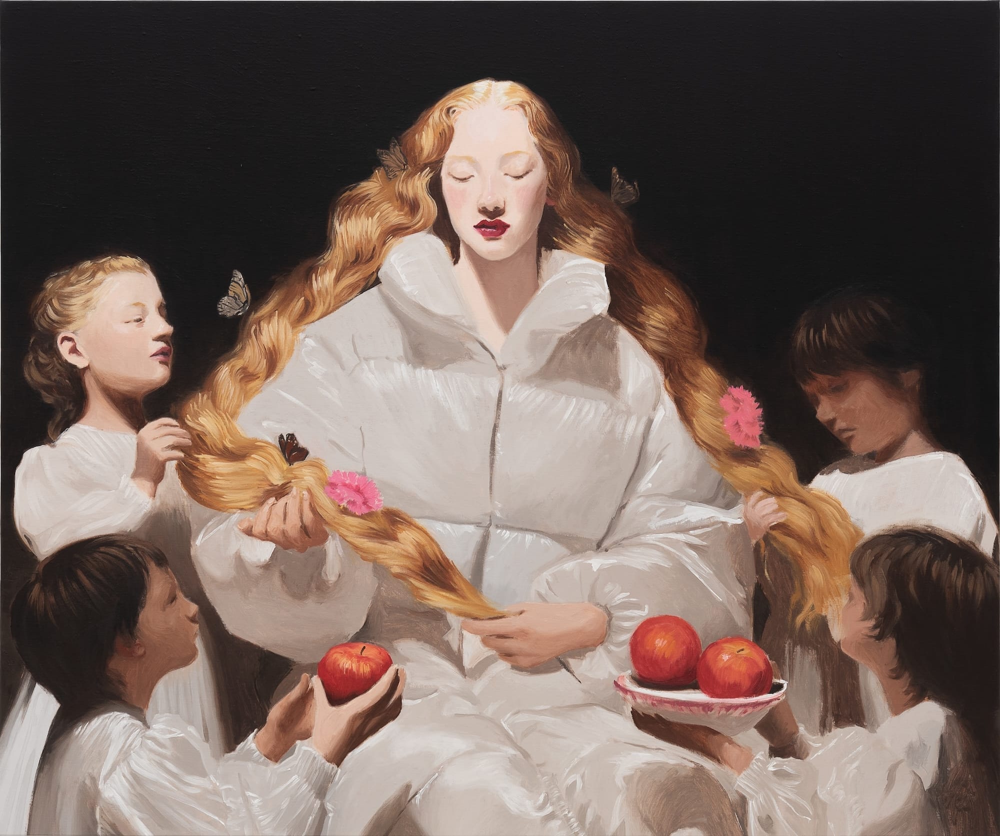 Schilderij van een vrouw in een witte pufferjas omringd door kinderen die haar lange haar verzorgen en appels aanbieden