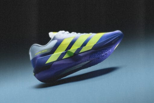 Zijaanzicht van een paars-witte Adidas Adizero Dropset sportschoen met drie schuine neongele strepen