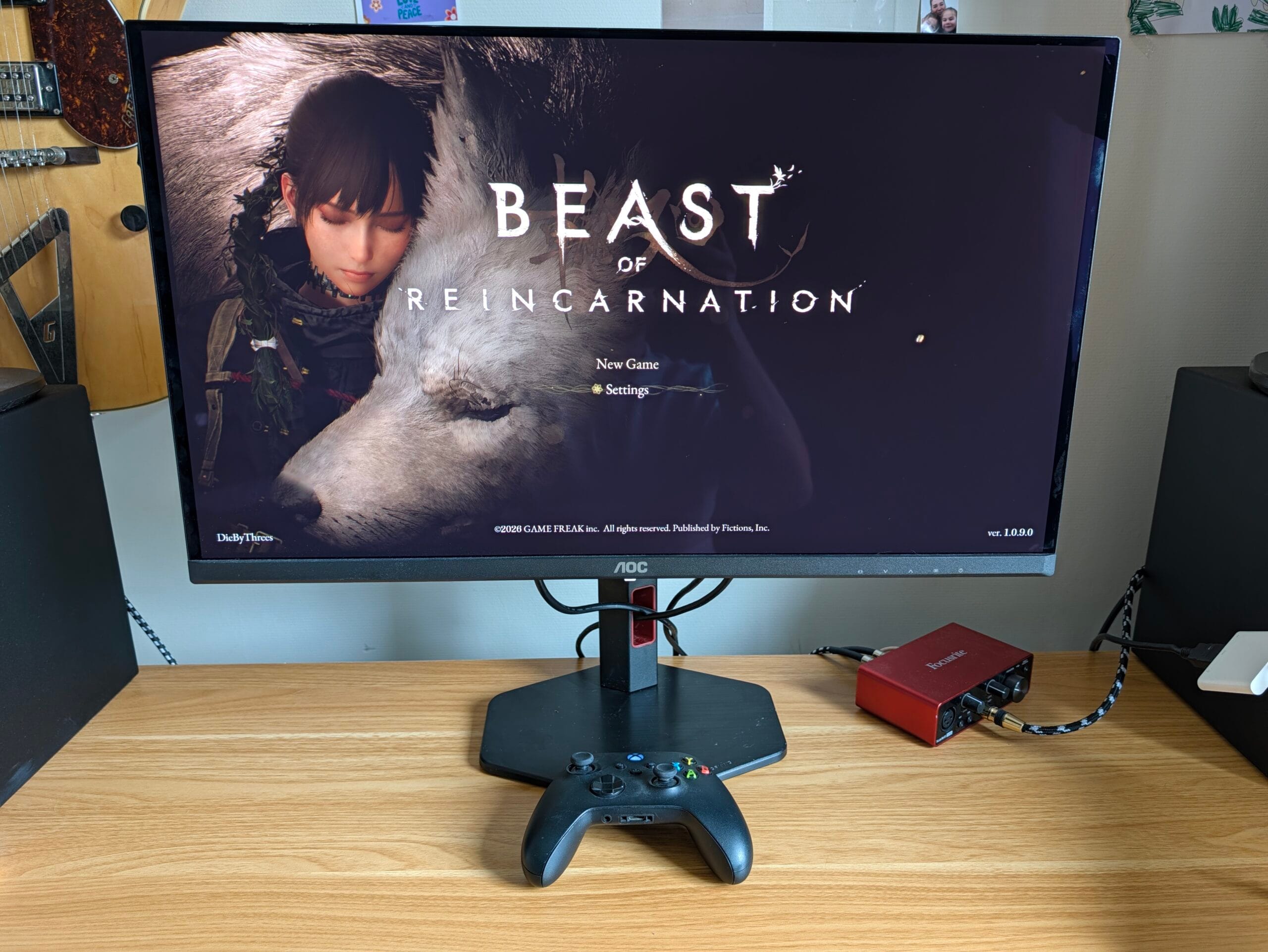 Vooraanzicht van de AOC Q27G4S 27-inch gaming monitor met dunne schermranden op een zwarte voet