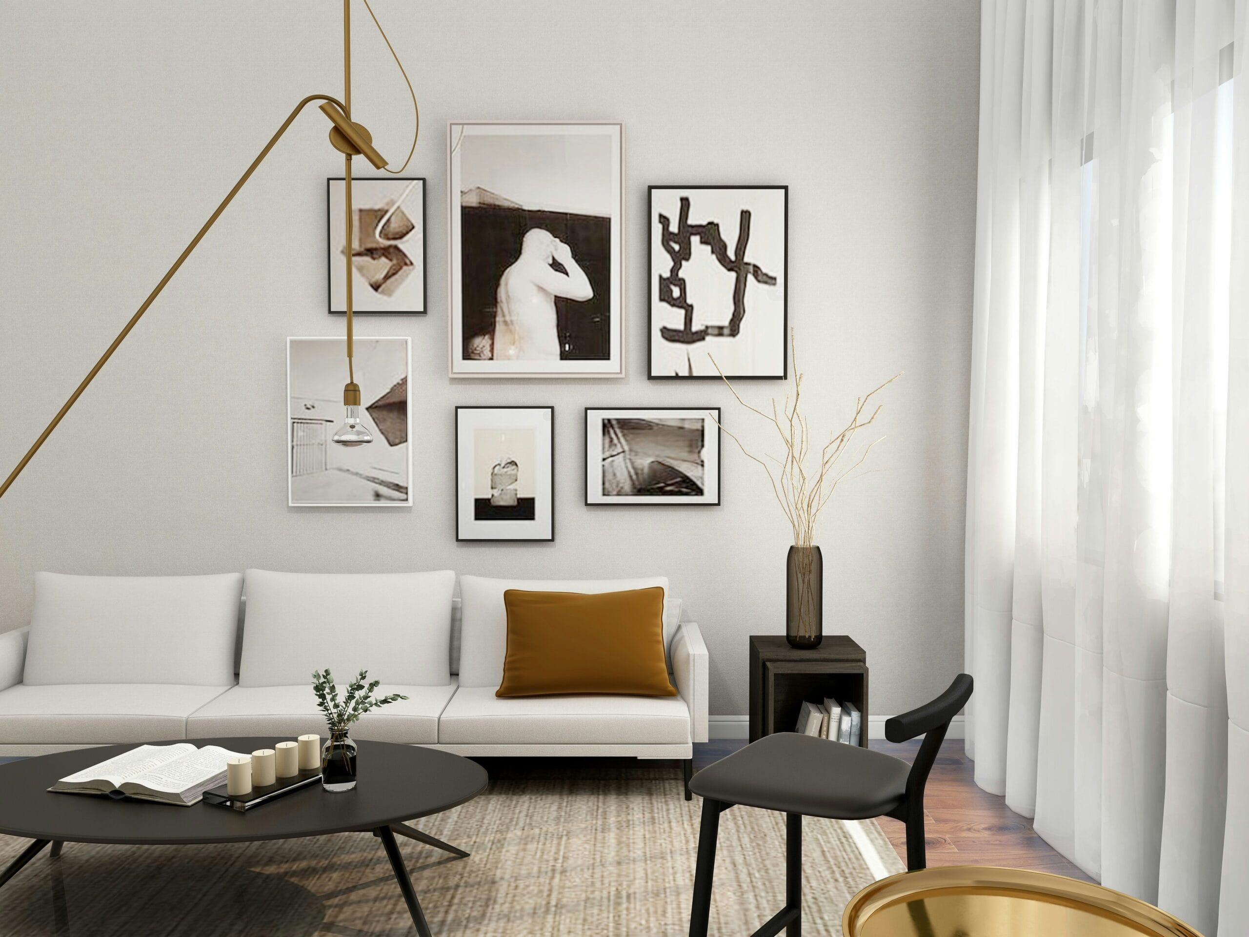 Modern ingerichte woonkamer met een witte bank, een zwarte salontafel en een fotowand met diverse kunstwerken