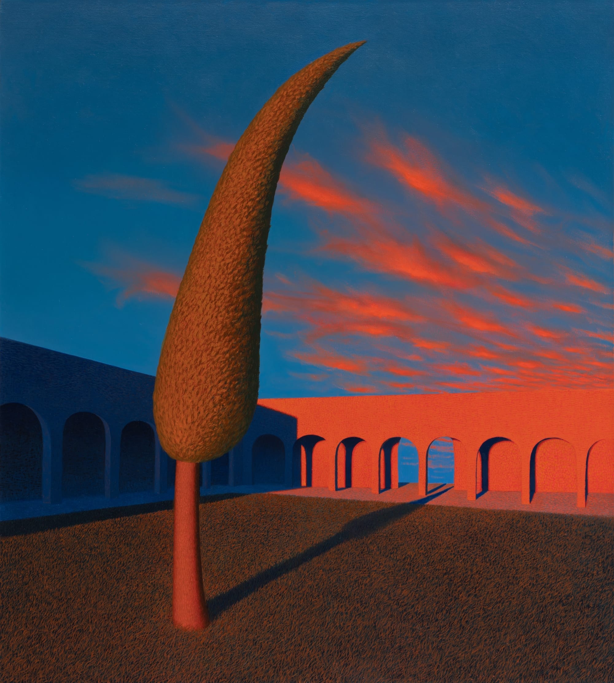 Schilderij van een gebogen cipres op een grasveld voor stenen bogen bij een roodoranje avondlucht