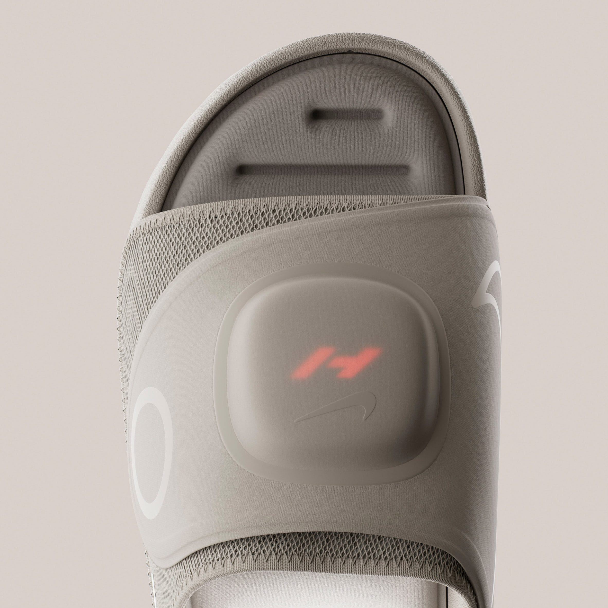 Bovenaanzicht van de Nike Air Zoom Hyperslide met het bedieningspaneel van Hyperice op de brede band