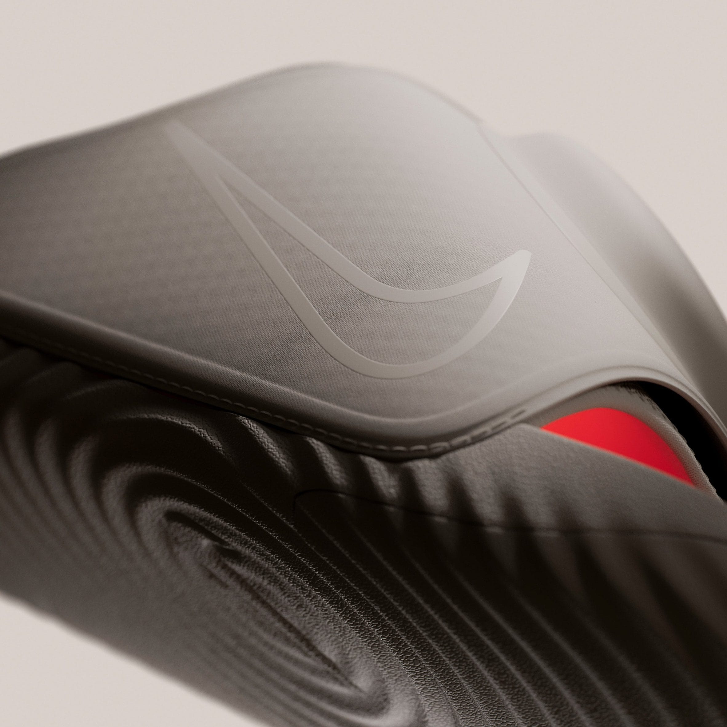 Detailopname van de Nike Air Zoom Hyperslide met een rood oplichtend element onder de brede band