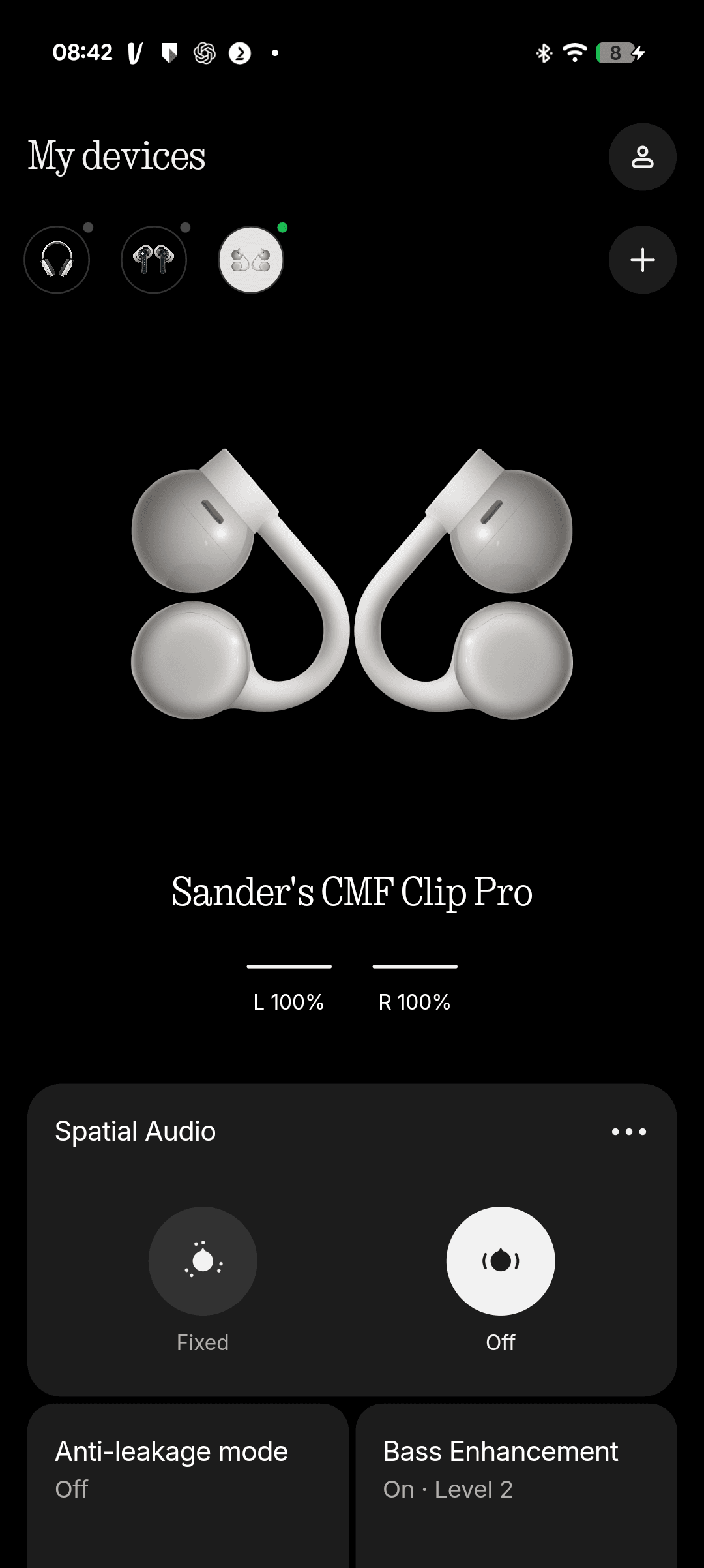 Nothing X-app met instellingen voor de CMF Clip Pro, batterijniveau en opties zoals Spatial Audio en Bass Enhancement