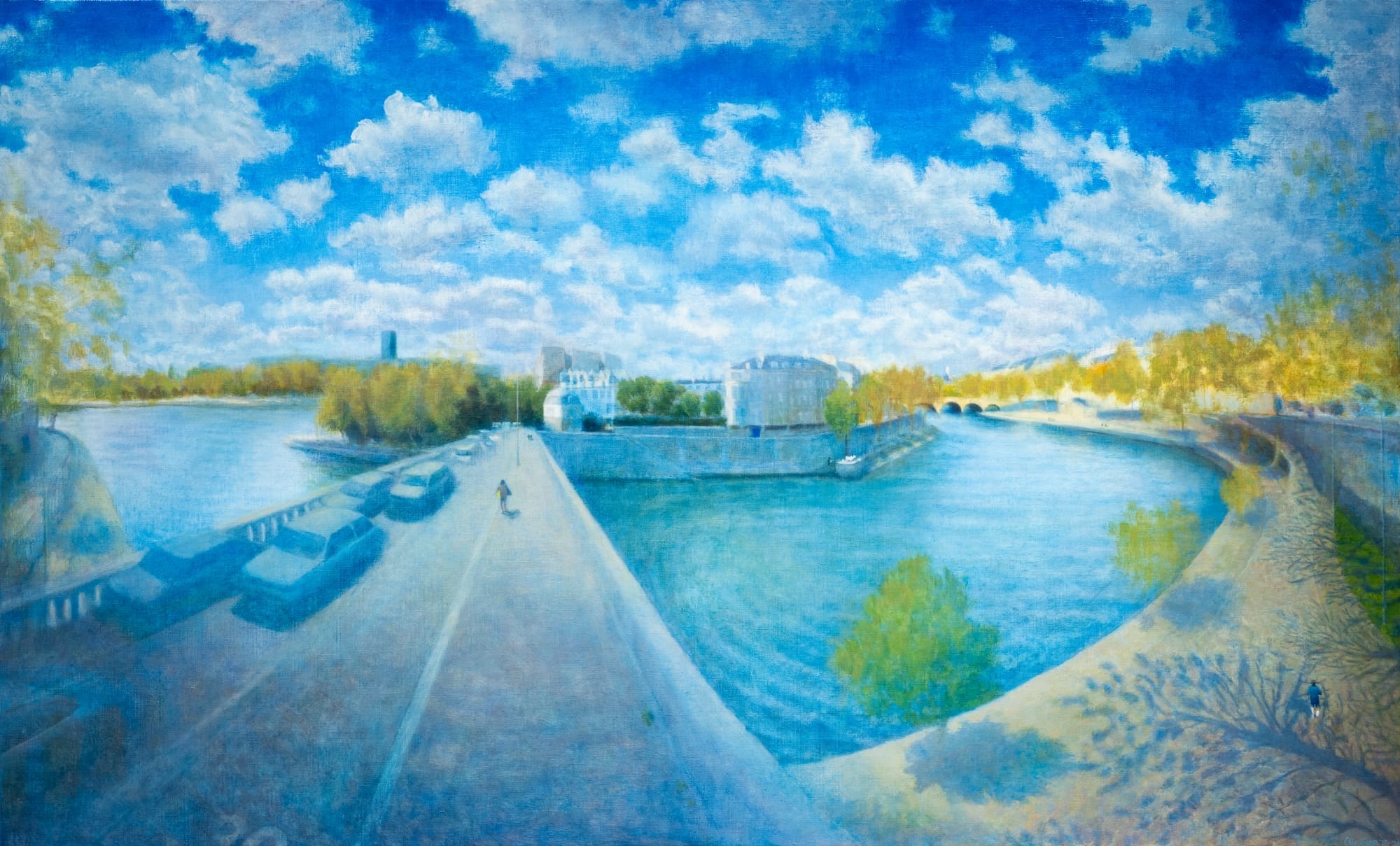 Schilderij Englobés van Clio Sze To: een groothoekperspectief op een Parijse kade en brug over de Seine onder een blauwe wolkenlucht