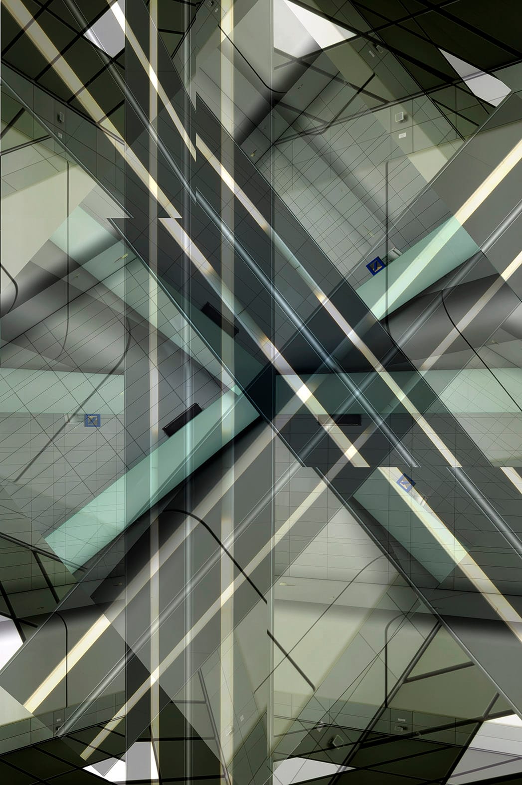 Het werk Twist van Ralf Brueck, een abstracte geometrische compositie van elkaar kruisende en overlappende roltrappen, stalen balken en glazen architectonische elementen