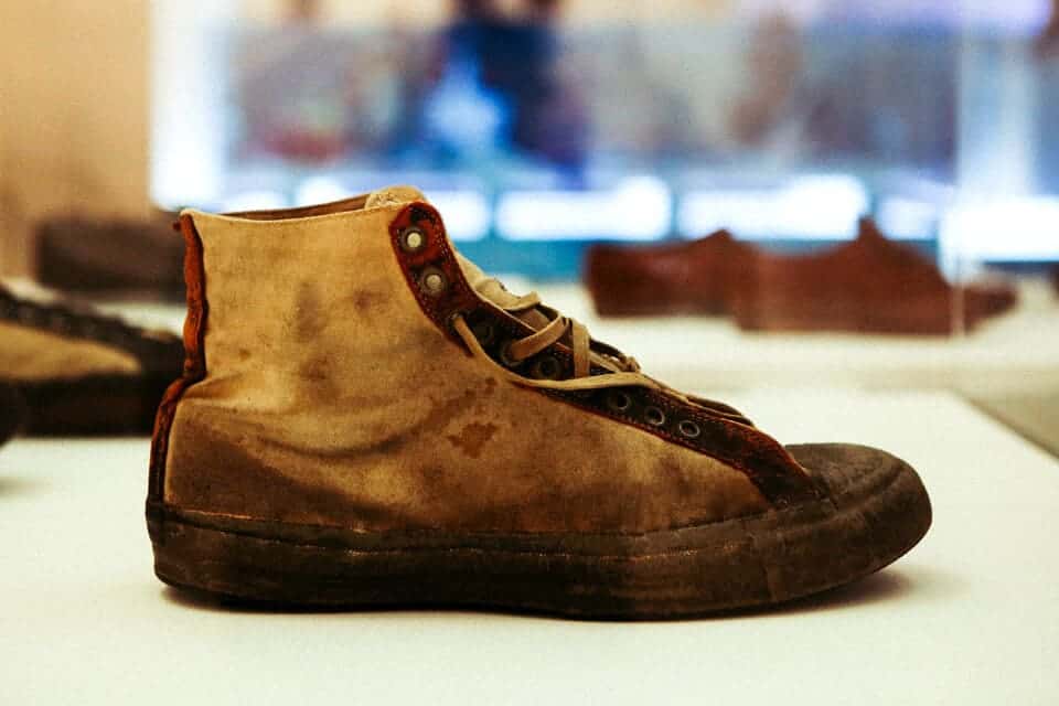 sneakers in het museum