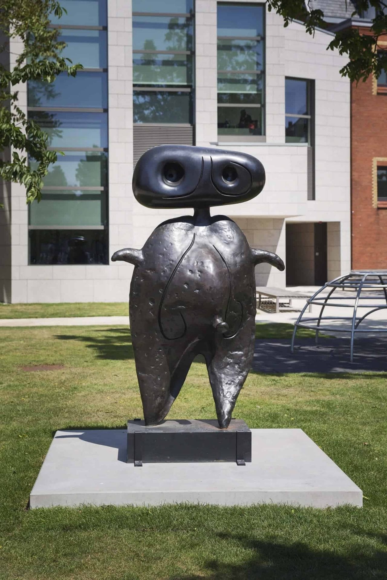 Joan Miró in de tuinen van het Rijksmuseum 43 Miró in de tuinen van het Rijksmuseum