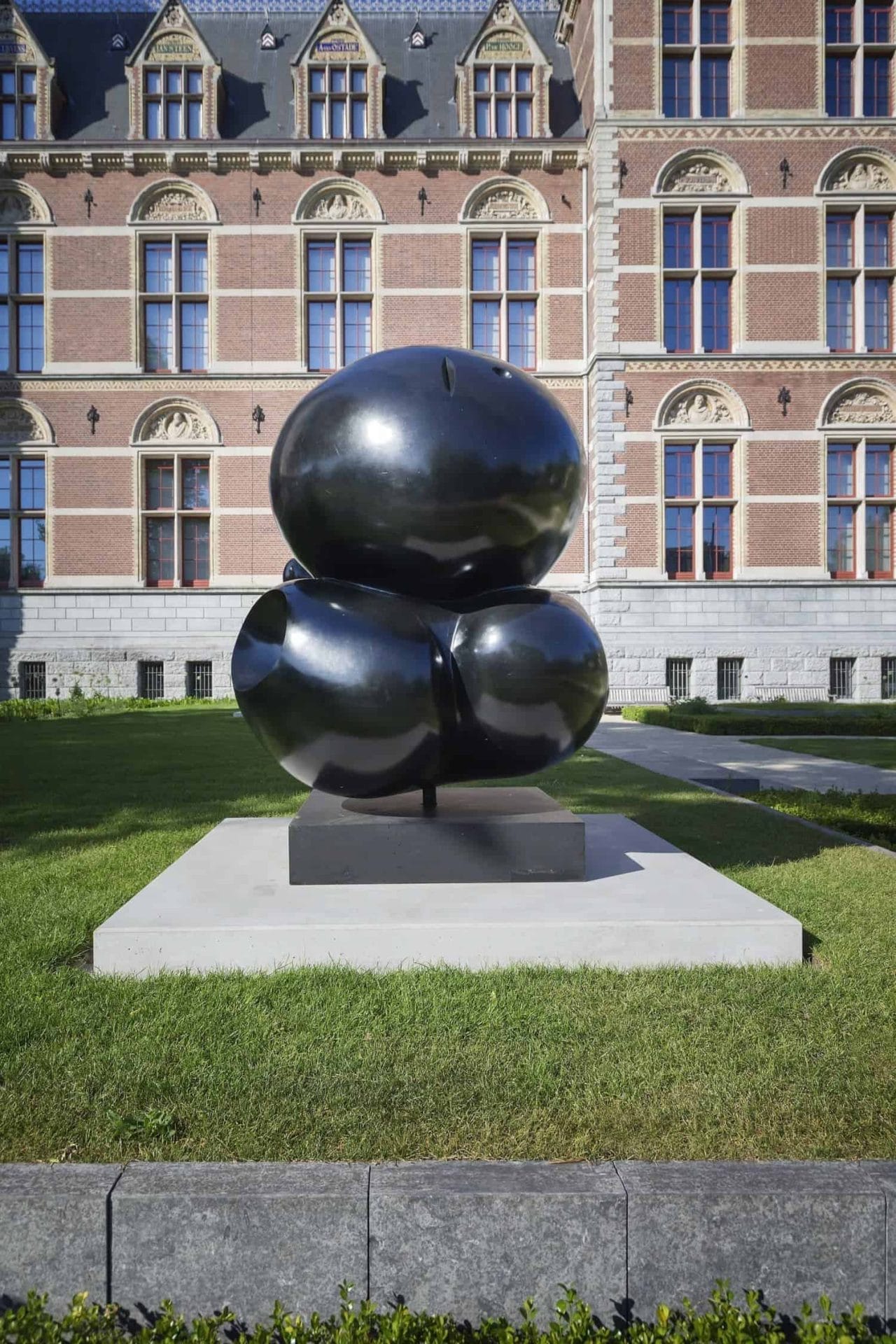 Joan Miró in de tuinen van het Rijksmuseum 41 Miró in de tuinen van het Rijksmuseum