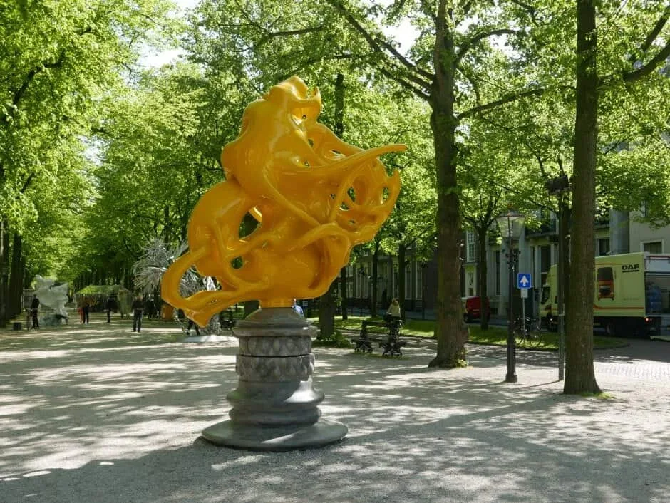 beelden op het lange voorhout