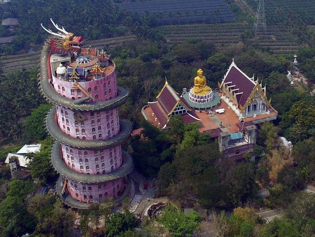 tempel met draak in Thailand