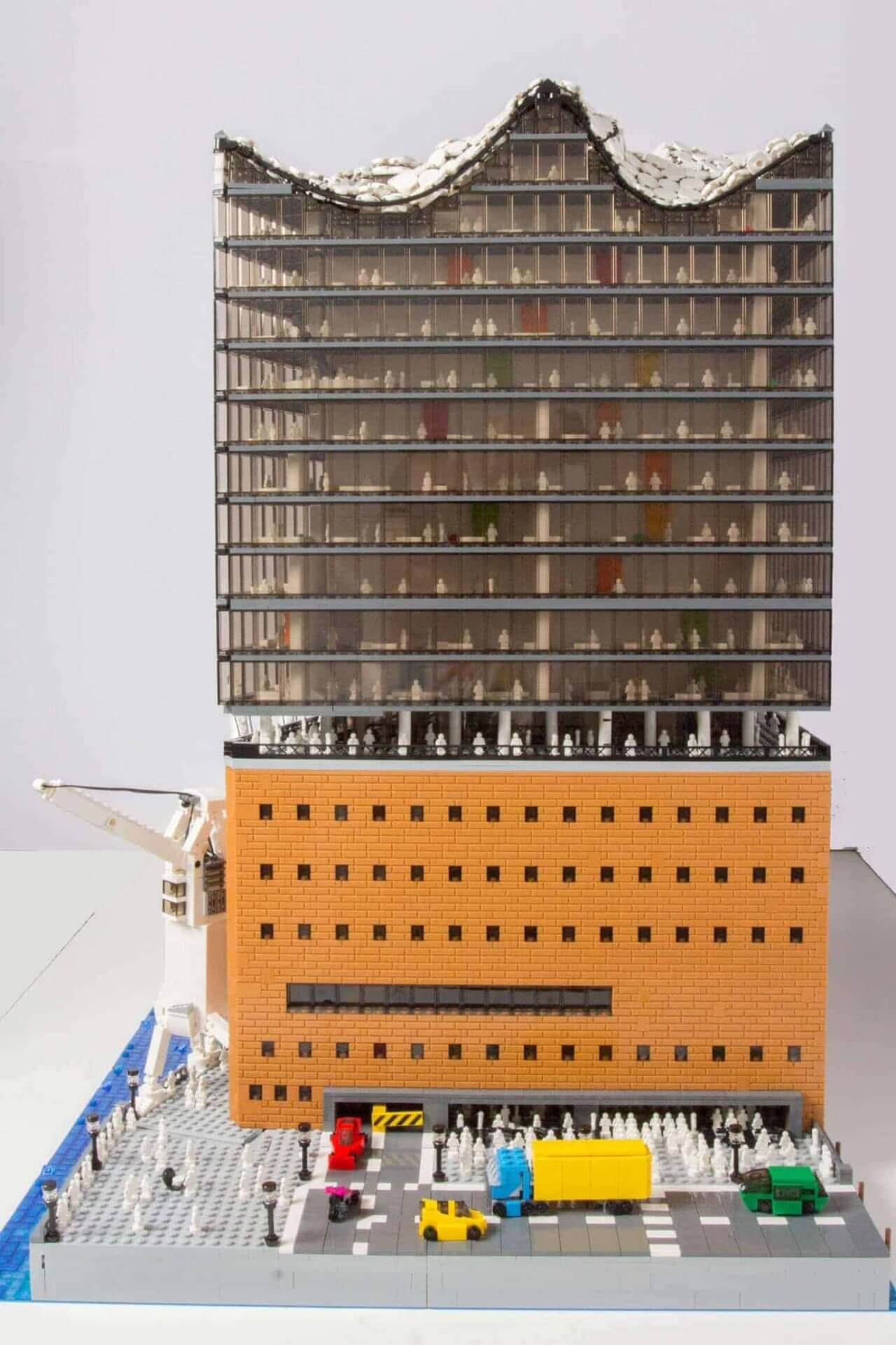 De Elbphilharmonie in Hamburg nagebouwd met LEGO 50 Elbphilharmonie van LEGO