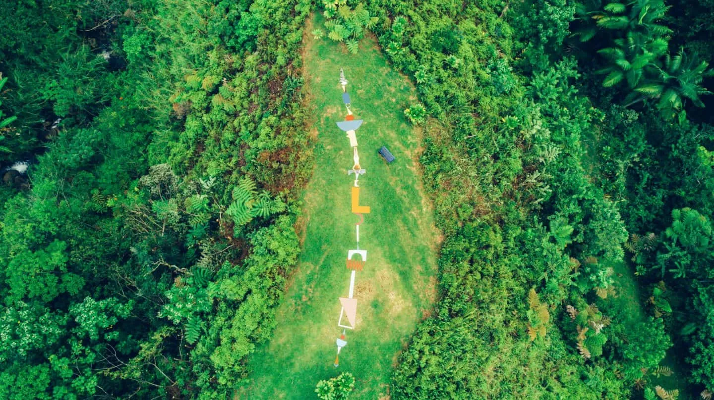 Ellen Rutt brengt mode en kunst naar de natuur 44 Nothing Is Separate: A Collaboration with Nature