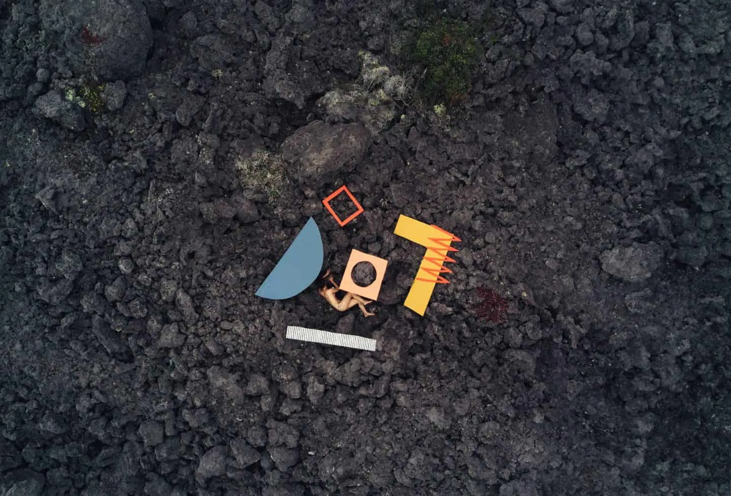 Ellen Rutt brengt mode en kunst naar de natuur 45 Nothing Is Separate: A Collaboration with Nature