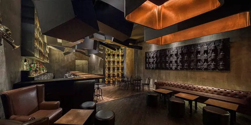 Dit café zit verstopt achter een cola-automaat