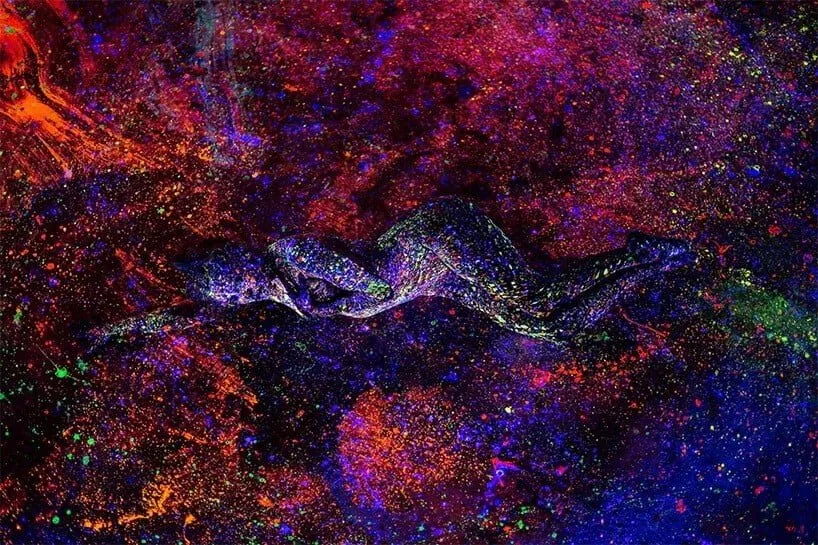 bodypaint met fluoriserende verf