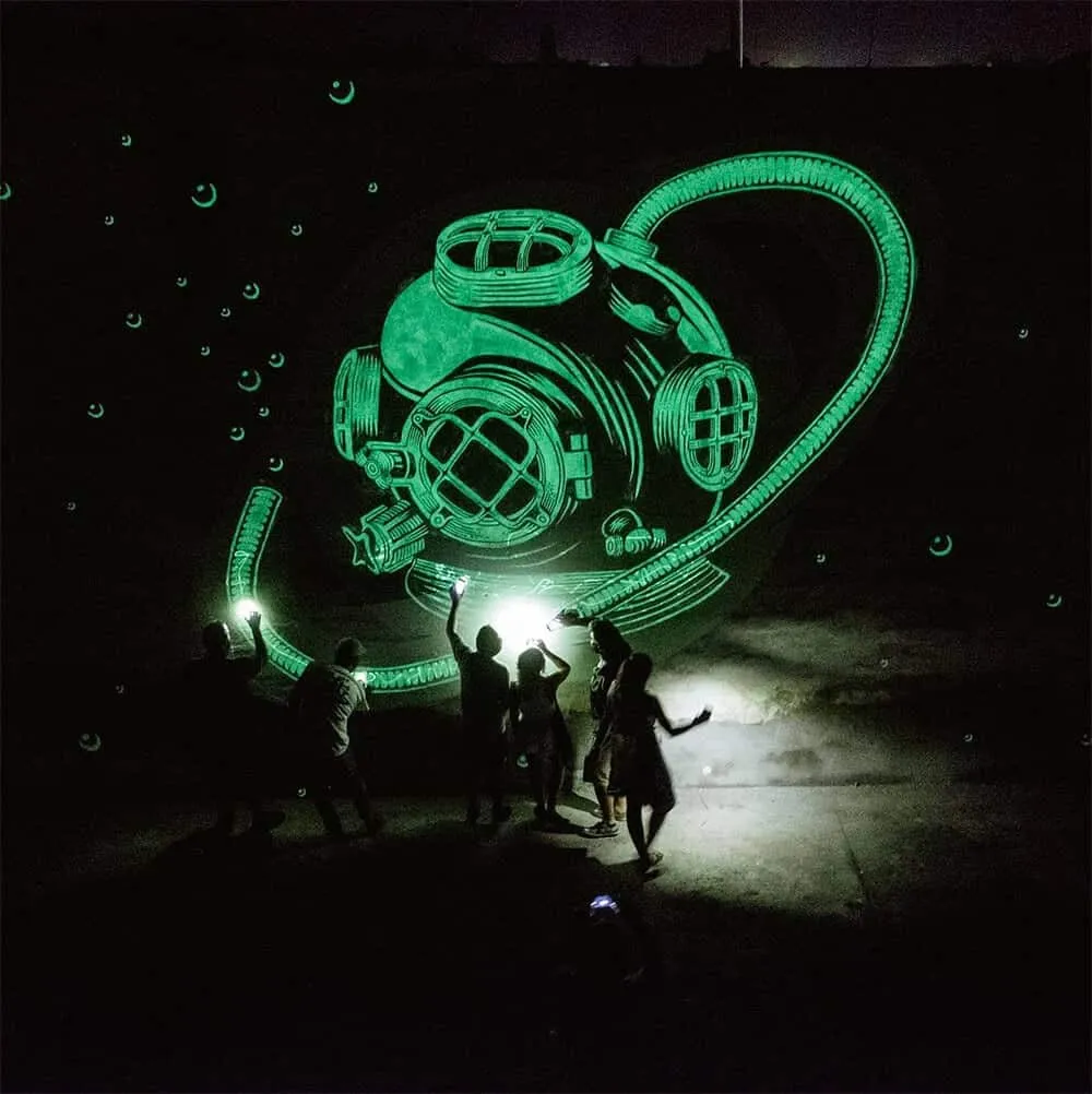 muurschildering met glow-in-the-dark