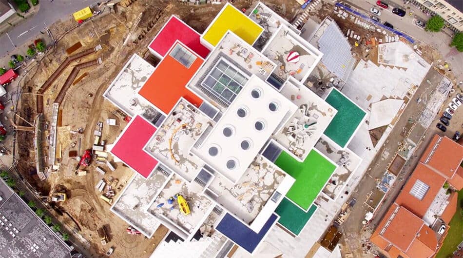 LEGO House vanuit de lucht