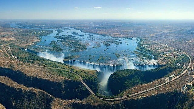 Victoriawatervallen op de grens van Zimbabwe en Zambia.