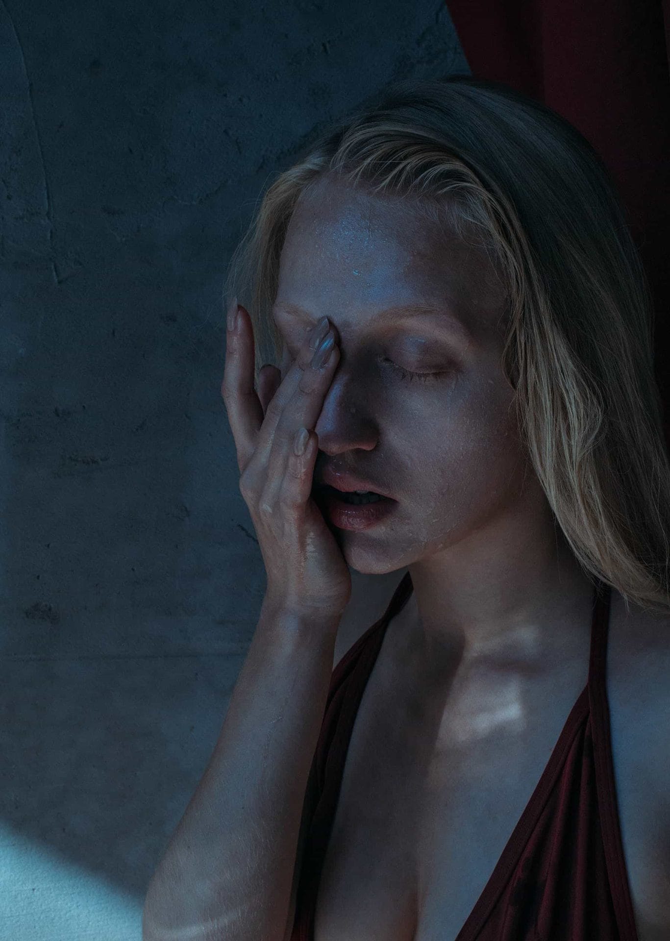 Poetische beelden van een vrouwen en een bak water