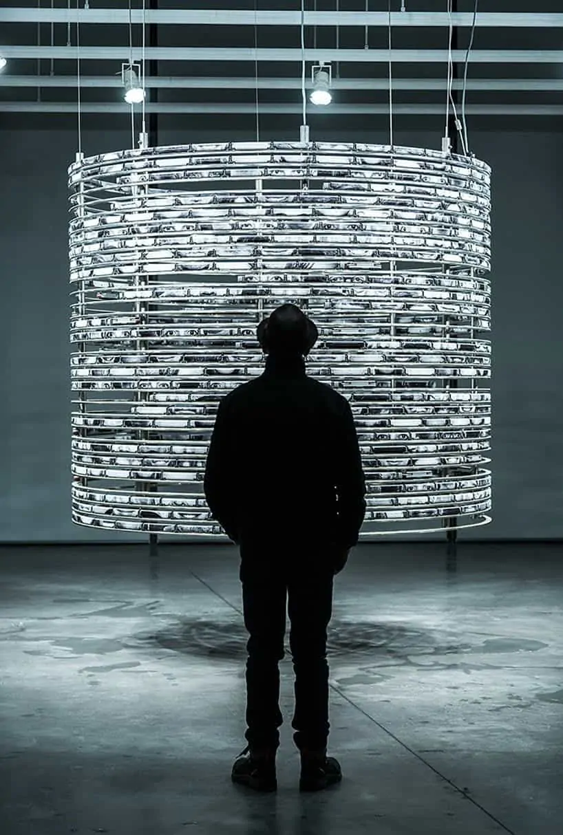 Mind The Gap van kunstenaar JR