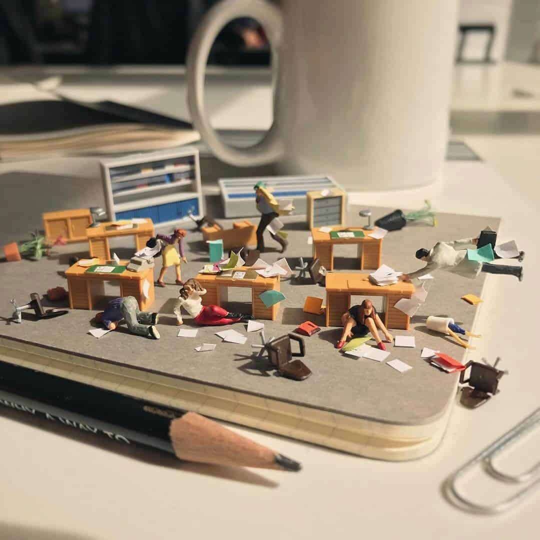 diorama met kantoorartikelen