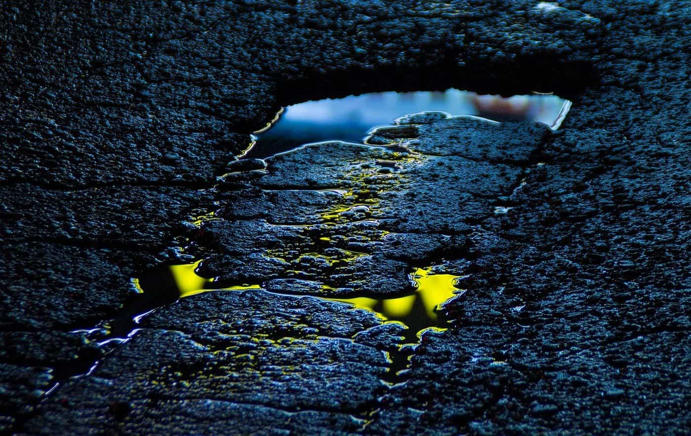 Abstract licht in regenplassen 41 reflectie van licht