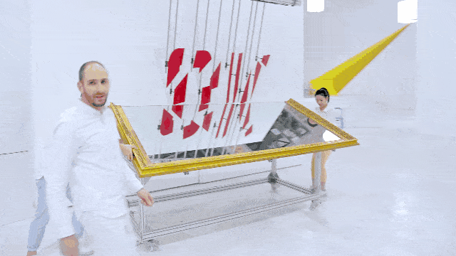 OK Go schittert in Chinese commercial