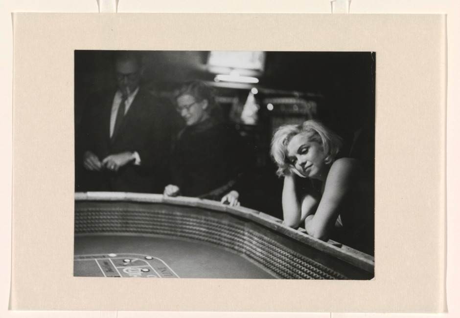Portret van Marilyn Monroe aan de speeltafel, tijdens de opnamen voor The Misfits Eve Arnold
