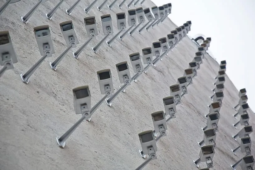 150 beveiligingscamera's aan 1 muur