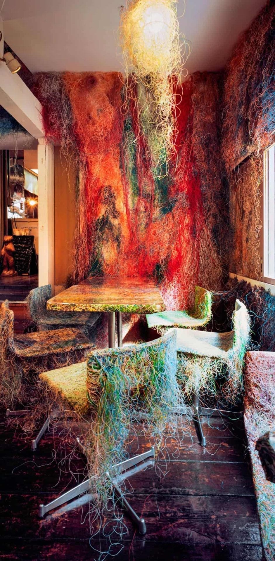 Harig decor voor yakatori-restaurant in Japan 41 bar met een bijzondere inrichting